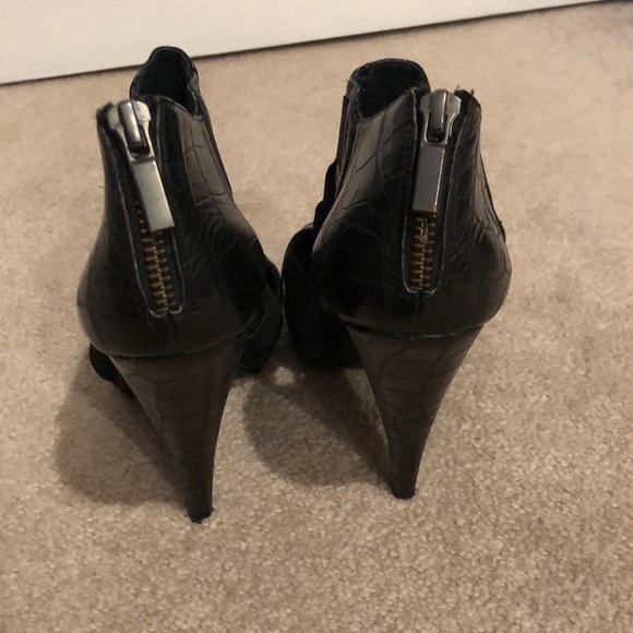 Peep toe ankle booties - Picture 3 of 4